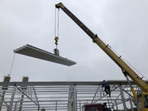 Монтаж кровельных сэндвич-панелей